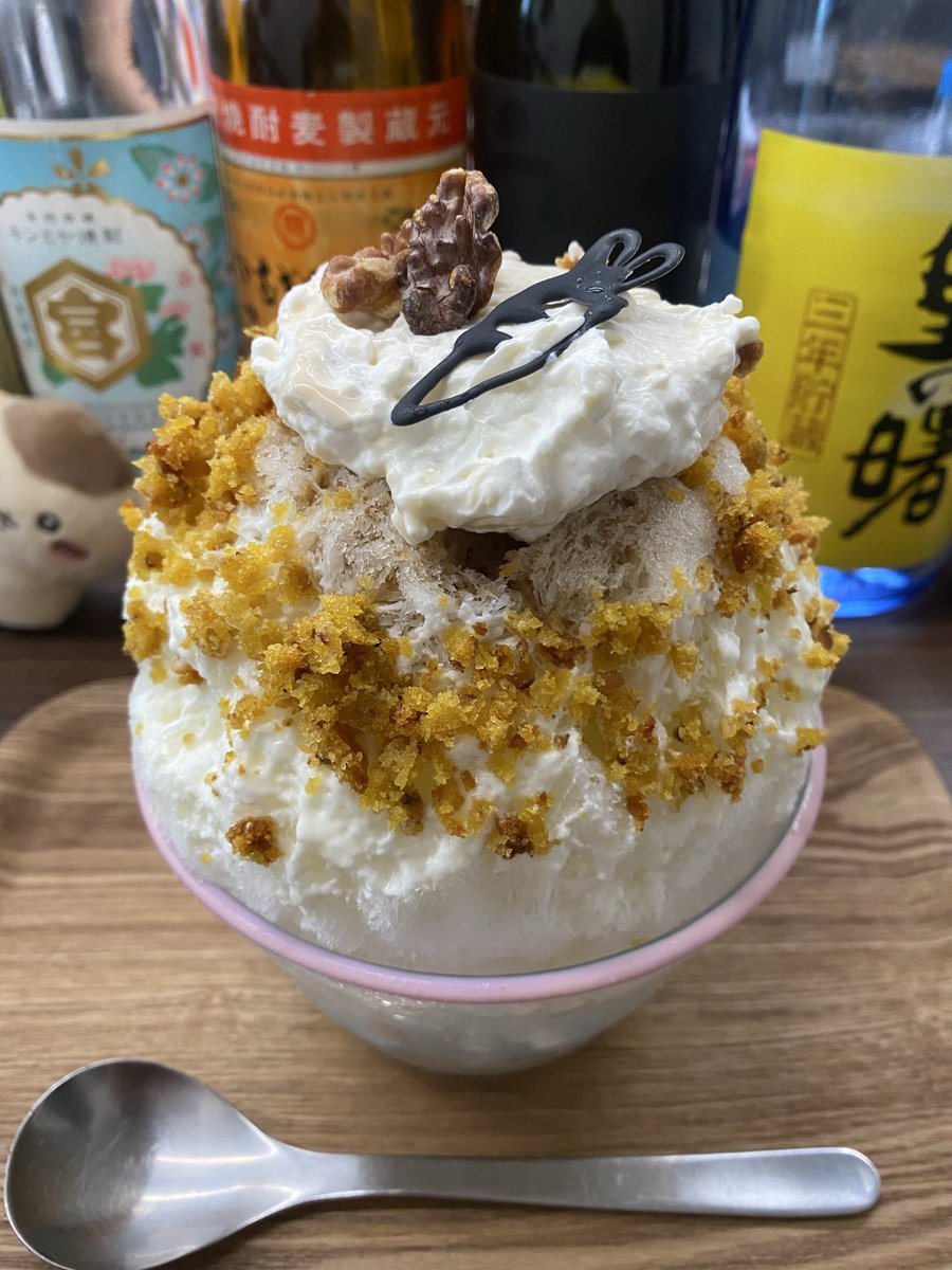 kco_toh's tweet photo. 2026.7.23  ツキトクルミ　さん
「キャロットケーキをイメージしたかき氷」　想像を超えてくるキャロケ感が最高！キャロケと言えばのクリームチーズフロスティングも存分に楽しめます（中にも入ってる）そぼろ状のキャロケはもしや自家製？にんじん型チョコも可愛よ https://t.co/NfMXGljZYE