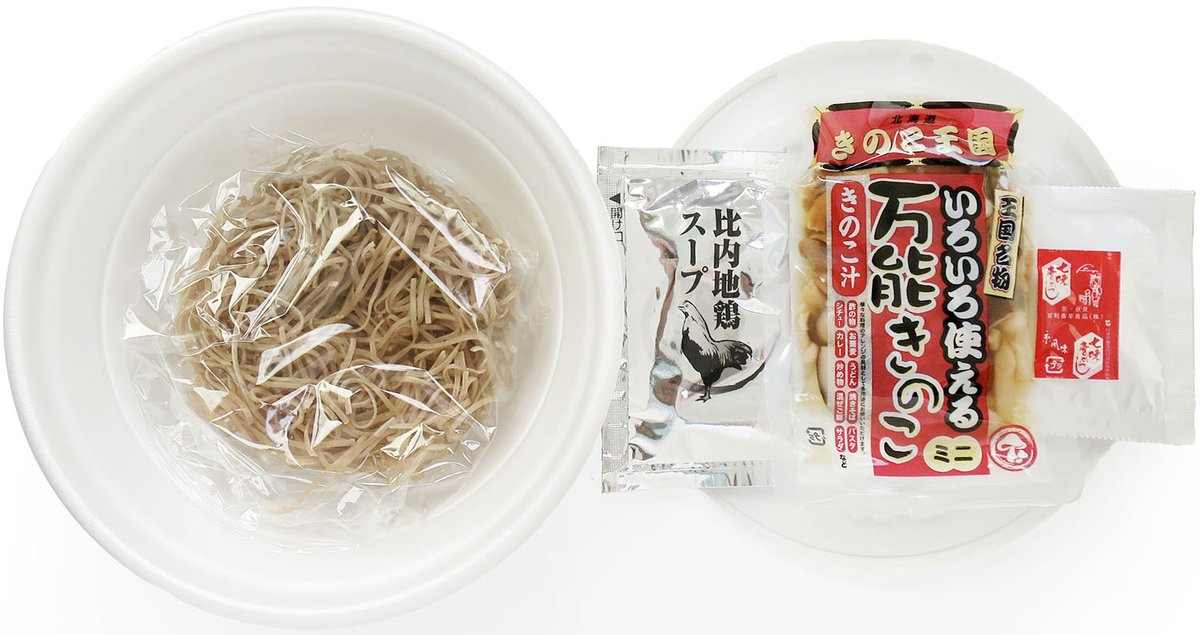 tontantin's tweet photo. No.7968 北海道名阪 北海道きのこ王国 きのこそば：やはりこの製品の特徴は具のレトルトのきのこにあります。もっと麺とスープにも主張して欲しい気もしますが、それでも群を抜いたきのこの存在感は圧倒的です★3.5🌶2 https://t.co/Qmyyq3IatJ @YouTubeより https://t.co/ArHaWUINhb