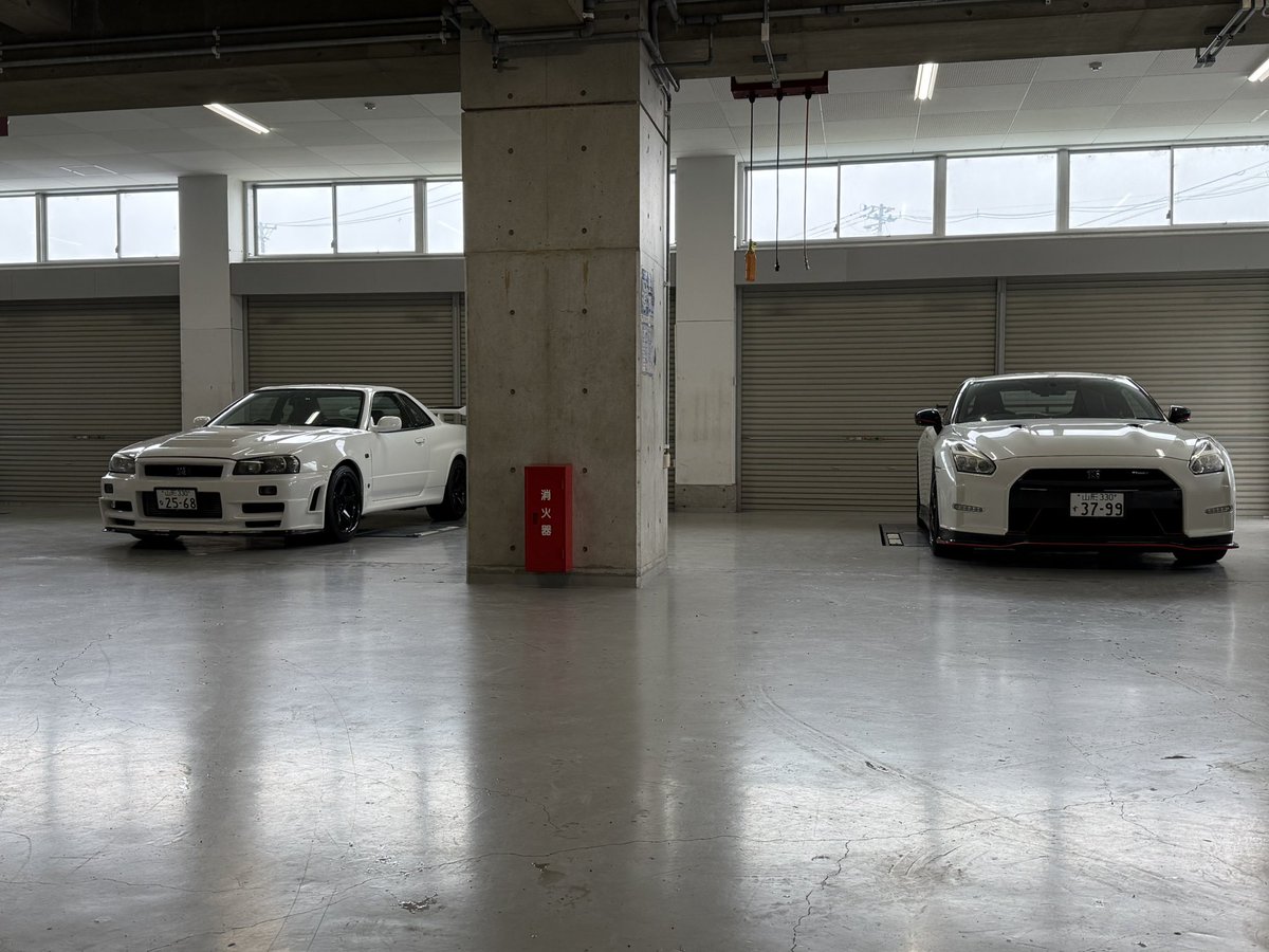 GFR_Owner's tweet photo. 【本日限定展示】
本日は山形明正高等学校 学園祭にて、GFRデモカーを展示しております。
今回はBNR34 SKYLINE GT-RとR35 GT-R NISMO仕様の2台を展示しています。
GT-Rの歴代フラッグシップが並ぶ貴重な機会ですので、ぜひ実車をご覧いただければと思います。
入場無料ですので、車好きの方はもちろん、ご家族やご友人とお気軽にお越しください。
皆様のご来場をお待ちしております。