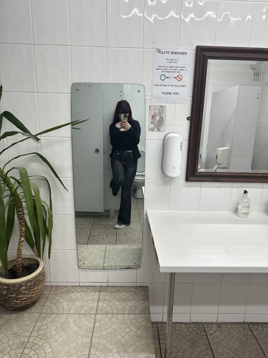 𝒵𝑜𝑒 tweet media