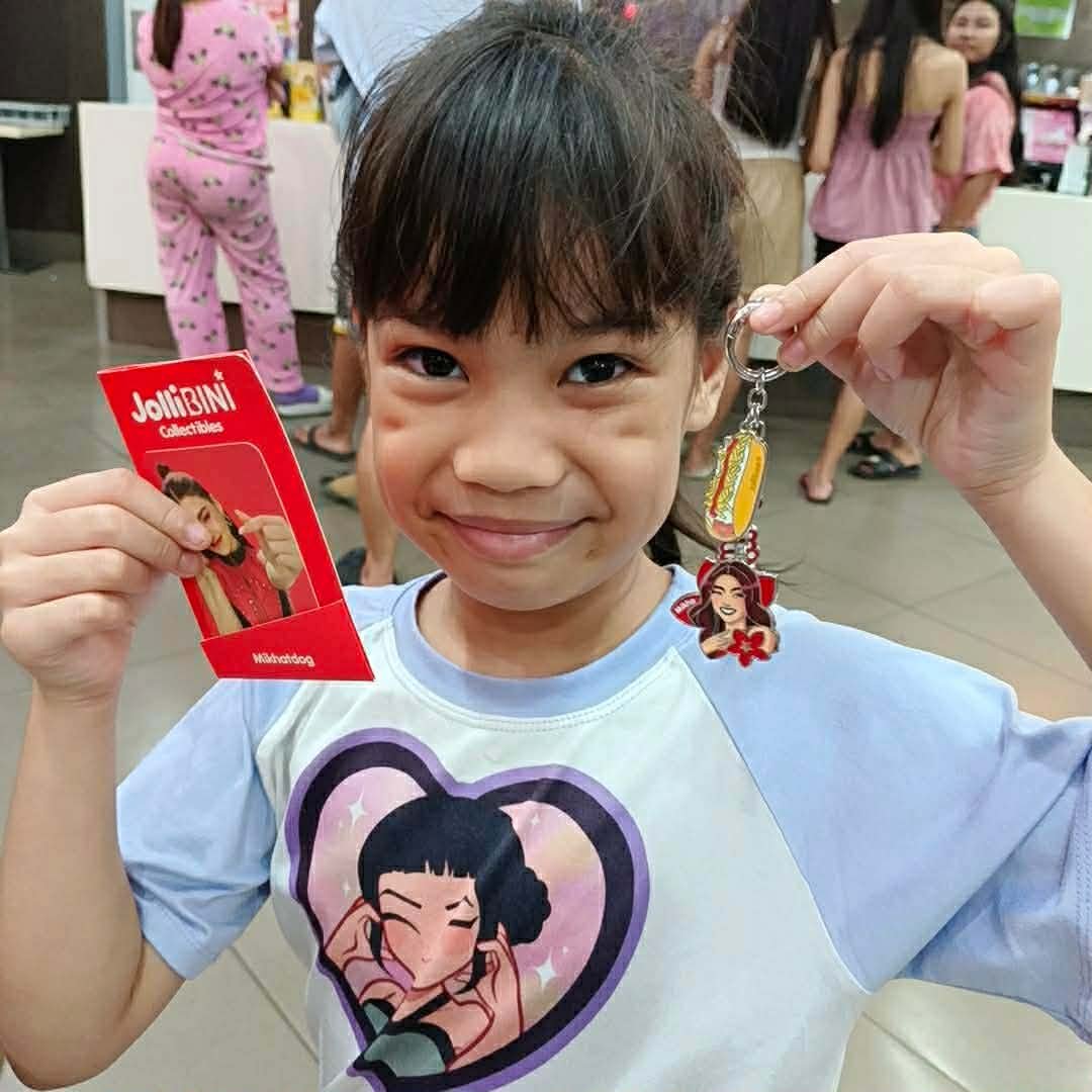 w1693's tweet photo. Cute mo shang 🌸🫠

#jollibini #mikhalim #charmedbyjollibini https://t.co/eB8Y6cKaTt