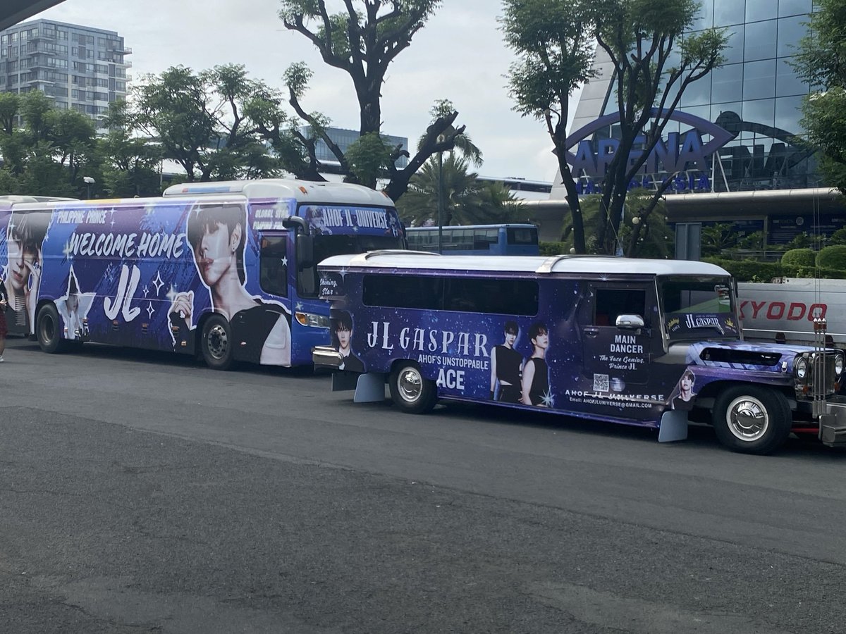 MaiaNoona03's tweet photo. Two massive rides, one massive welcome for our pambansang OFW, JL ✨️ https://t.co/Ykv8vipLGF