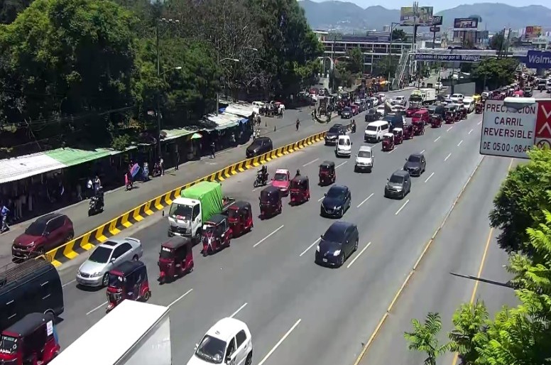 CanalAntigua's tweet photo. Manifestantes contra alza de combustibles entregan peticiones en el Congreso⬇️

#Manifestación #Alza #Combustible #Congreso #Peticiones 

https://t.co/g0BNJOVw9B https://t.co/J3AxMVeY5N