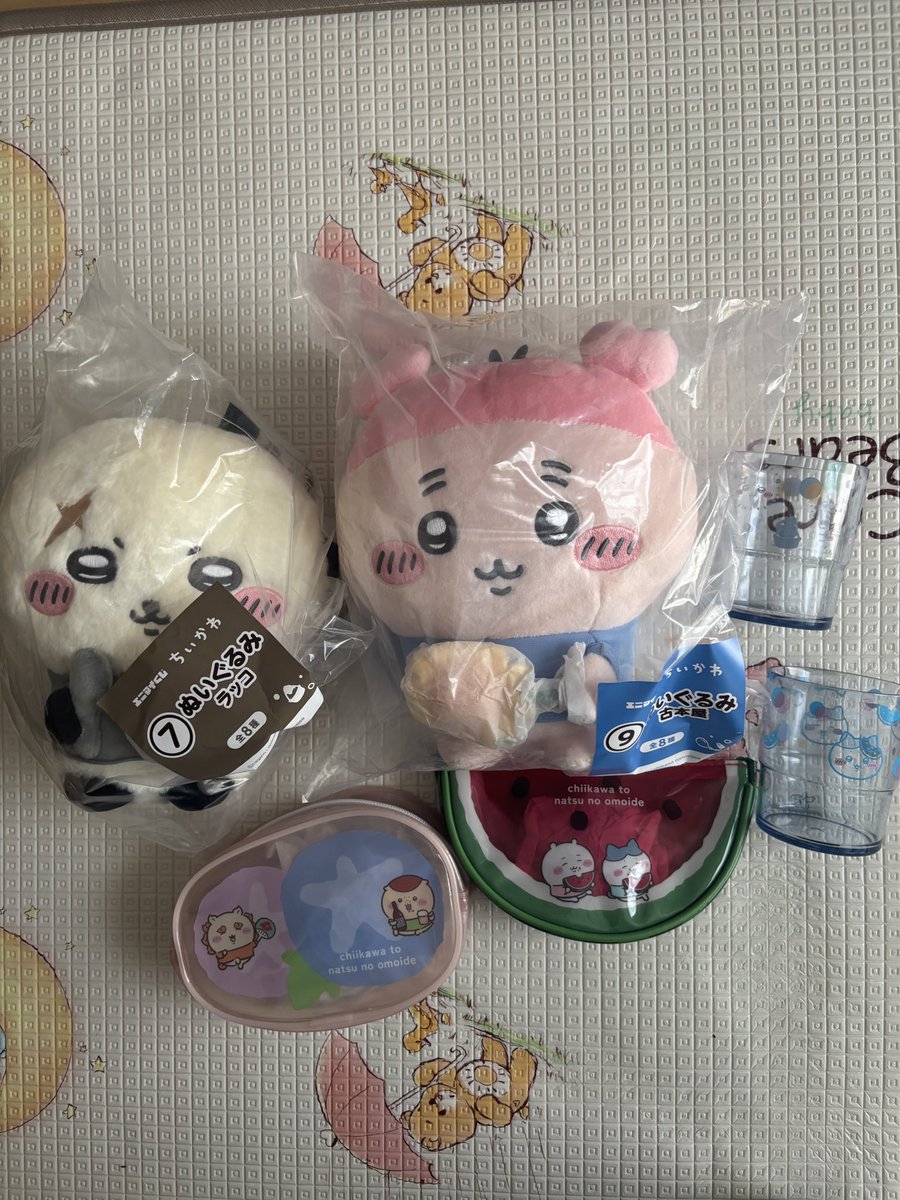 chunta815chumi's tweet photo. 今日の戦利品！
9時50分に着いたら1番でした😊
あー！！豆皿欲しかった😂
コップは当たったからよしとしよう！
ポーチがかわいすぎる😊
ちなみに後ろには10人ほど並んでた笑
#エニマイクジ
#ちいかわ https://t.co/JJGs5fhIcX