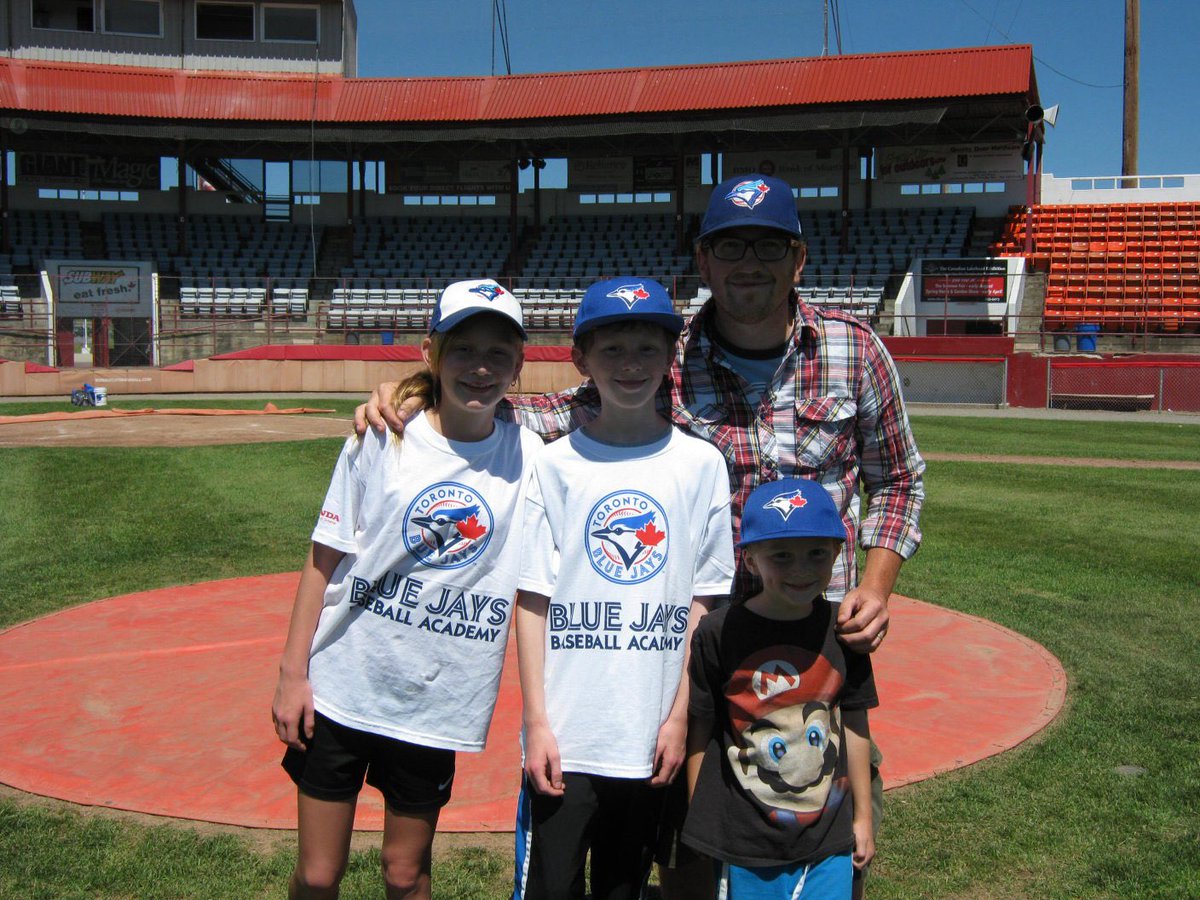 BlueJaysDad's tweet photo. More photos from Duane Ward’s Blue Jays baseball academy in 2012. My dad just emailed them to me.

The weather was perfect that day.

3/5 of my kids attended.
So did my mom.
That’s my daughter in the white panel hat standing next to Wardo.

Is this heaven?

❤️⚾️ https://t.co/XrvOVGAHV1