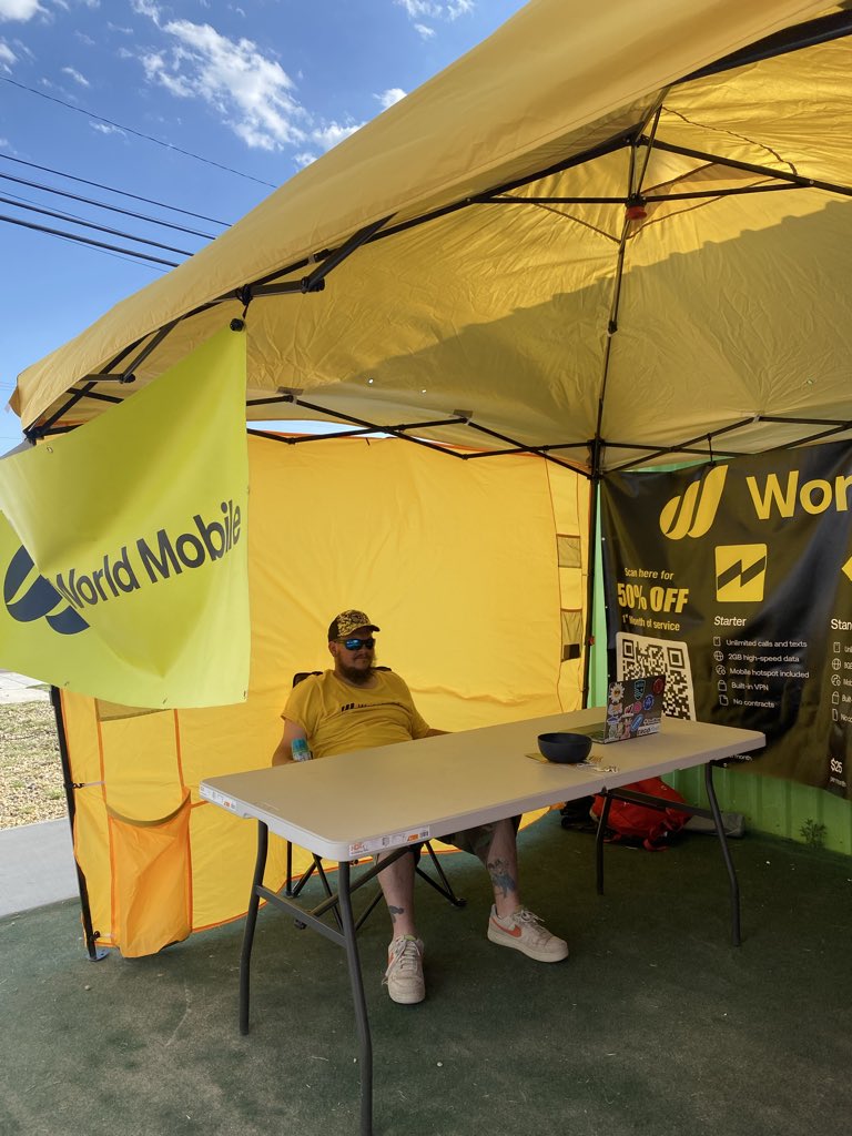 chadpdq's tweet photo. It’s Friday so get down to @Budboardtm dispo in Hobbs NM tonite and see the @DopeHouseArmy we’re out here with SPM’s son, &amp; some great vendors.  So swing thru the most popping block party in the 575 connected by the hottest cellular service in the USA @wmchain https://t.co/7Y8a0VzFka