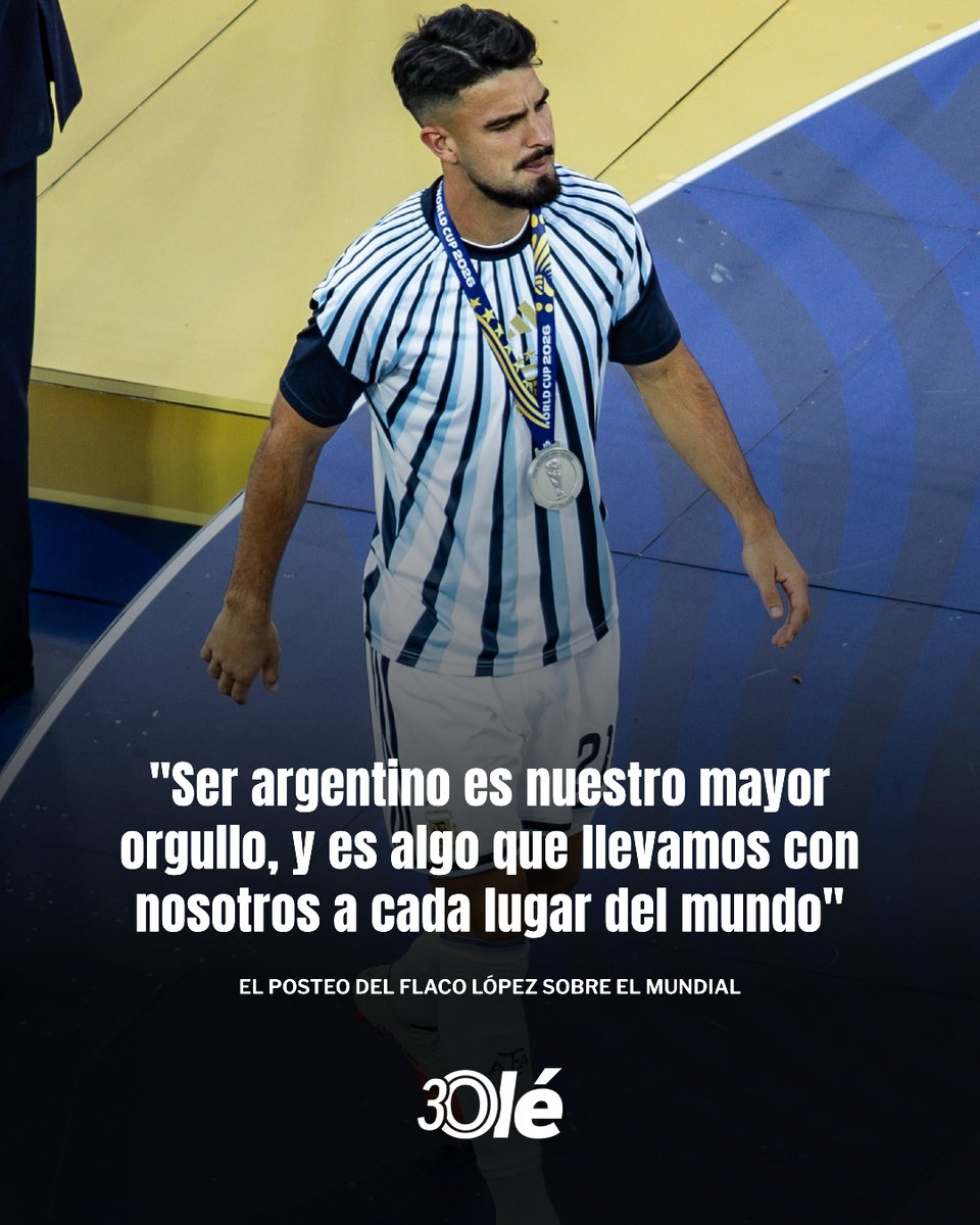 DiarioOle's tweet photo. 🇦🇷🩵 "SER ARGENTINO ES NUESTRO MAYOR ORGULLO, Y ES ALGO QUE LLEVAMOS CON NOSOTROS A CADA LUGAR DEL MUNDO"

💪 El posteo del FLACO LÓPEZ tras el Mundial:

🗣️ "El mayor de mis sueños siempre fue representar a mi país. Hoy, después de varios días, quiero empezar agradeciendo a toda la gente que nos acompañó desde donde pudo, y a cada persona que fue parte de este camino, desde el primer hasta el último día"

🗣️ "No terminó de la forma en la que lo soñábamos, y duele. Pero si hay algo que nos representa como Argentinos es la capacidad de levantarnos y volver a empezar"

🗣️ "Llevar esta camiseta es el mayor orgullo de mi vida. Todo lo que vivimos juntos este último mes fue increíble y va a quedar para siempre en mi corazón"

🗣️ "Ahora solo queda seguir trabajando, creciendo y preparándonos para lo que viene. Gracias a cada argentino por hacernos sentir tan especiales en cada rincón donde nos tocó jugar"

🗣️ "Ser argentino es nuestro mayor orgullo, y es algo que llevamos con nosotros a cada lugar del mundo"