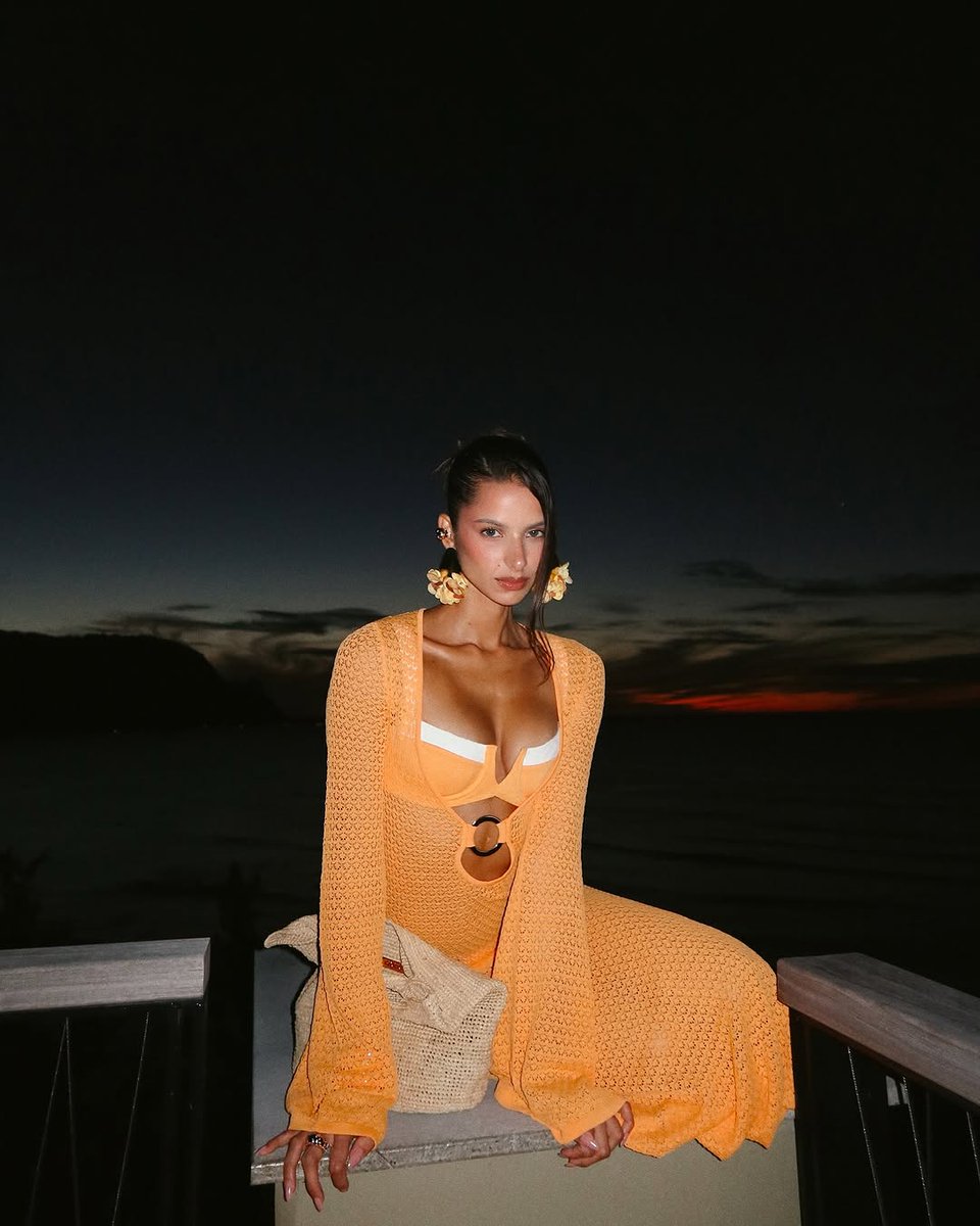 brunaliriob23d's tweet photo. Take me back to Hawaii right now 🧡 https://t.co/DVhtuhFE0n