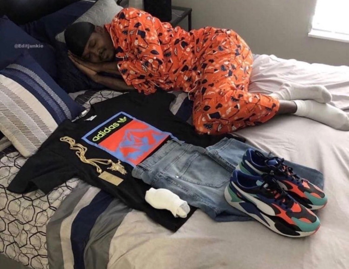 joaninthegarden's tweet photo. how i’m sleeping tonight bc we have htdc tomorrow https://t.co/XrcQzCUMoa