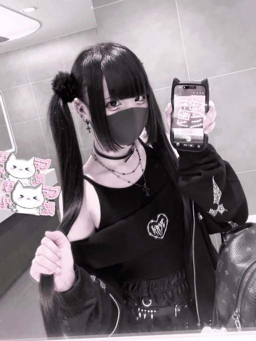 なな tweet media