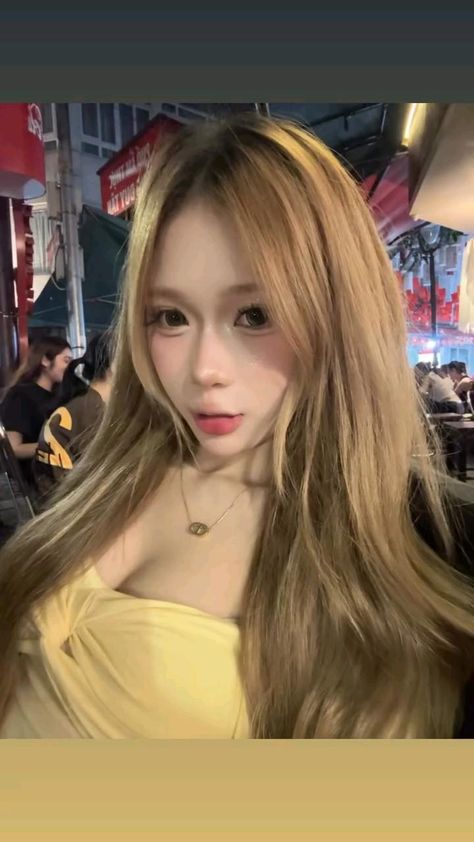 _balantain_'s tweet photo. City nights, neon lights, and a yellow dress glow
JWXQ https://t.co/eNffkXqxMB