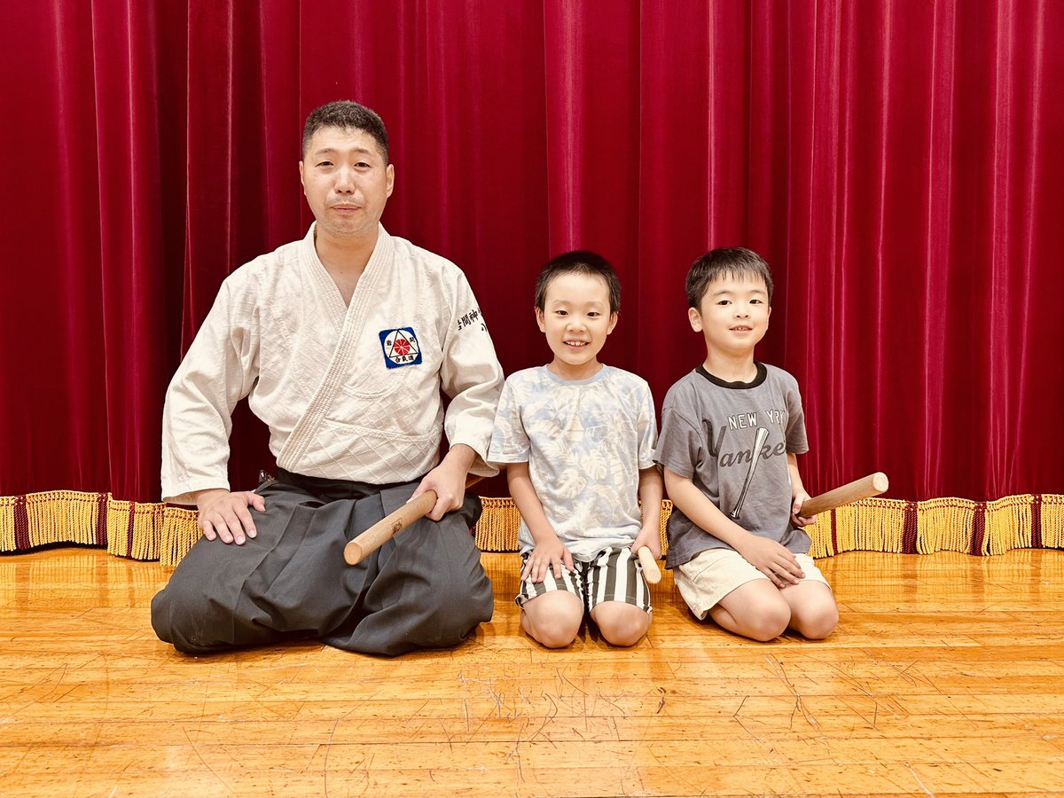 busenkai_jp's tweet photo. 2026/7/21 笄小学校

【剣術】
一-五之素振

【杖術】
ー基本の素振　突之部ー
直突
返突
後突
突上段返打

#岩間神信合氣修練会
#合気道
#笄小学校 https://t.co/TJuxPcNgKA