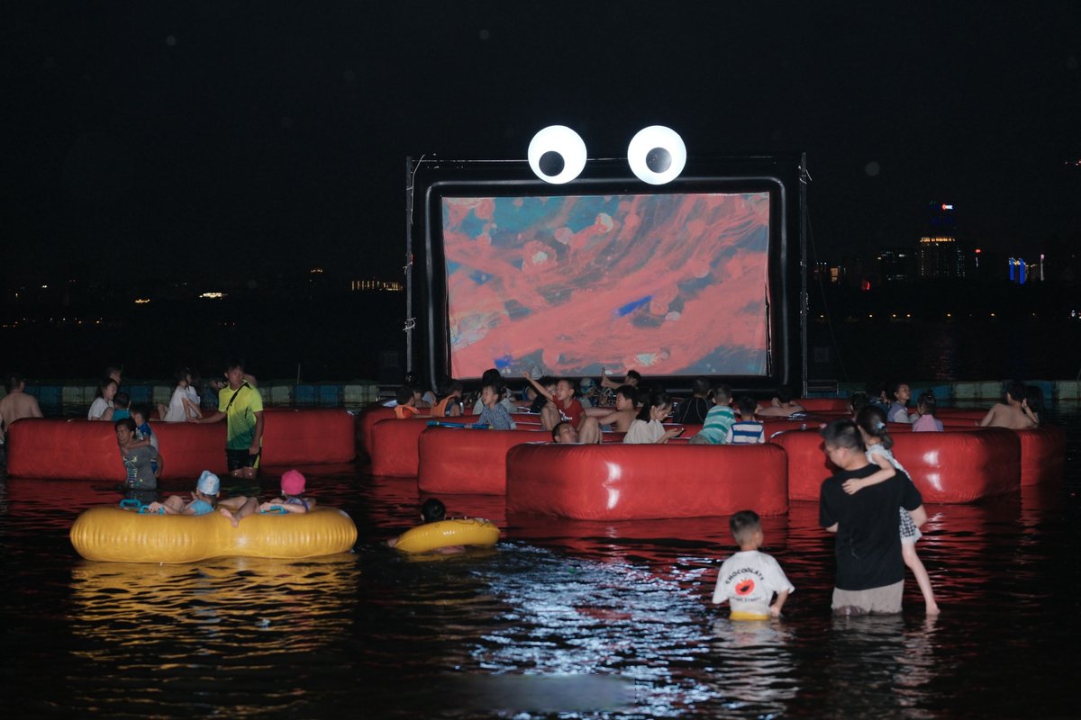 MeganFreed5's tweet photo. Just tried a floating cinema on the river last night—watching a movie under stars while gently rocking on water Total new vibe! You have to check it out if you’re into unique experiences. https://t.co/S4sDe3LgJw