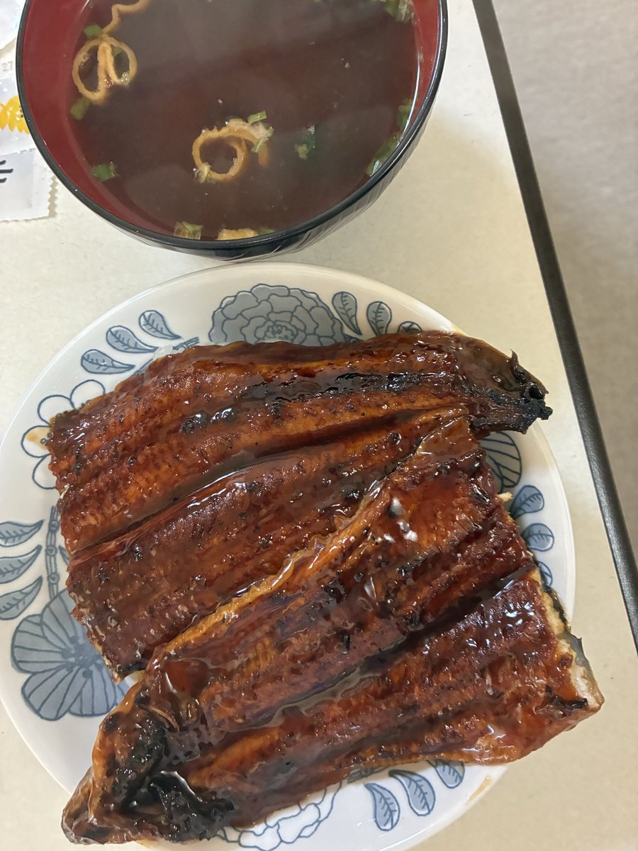 mako062646's tweet photo. 土用の丑の日は日曜日？昨日の晩にうな丼食ってもた。まあええっか♪

#土用の丑の日 #前倒し https://t.co/9UCI7uCpwD