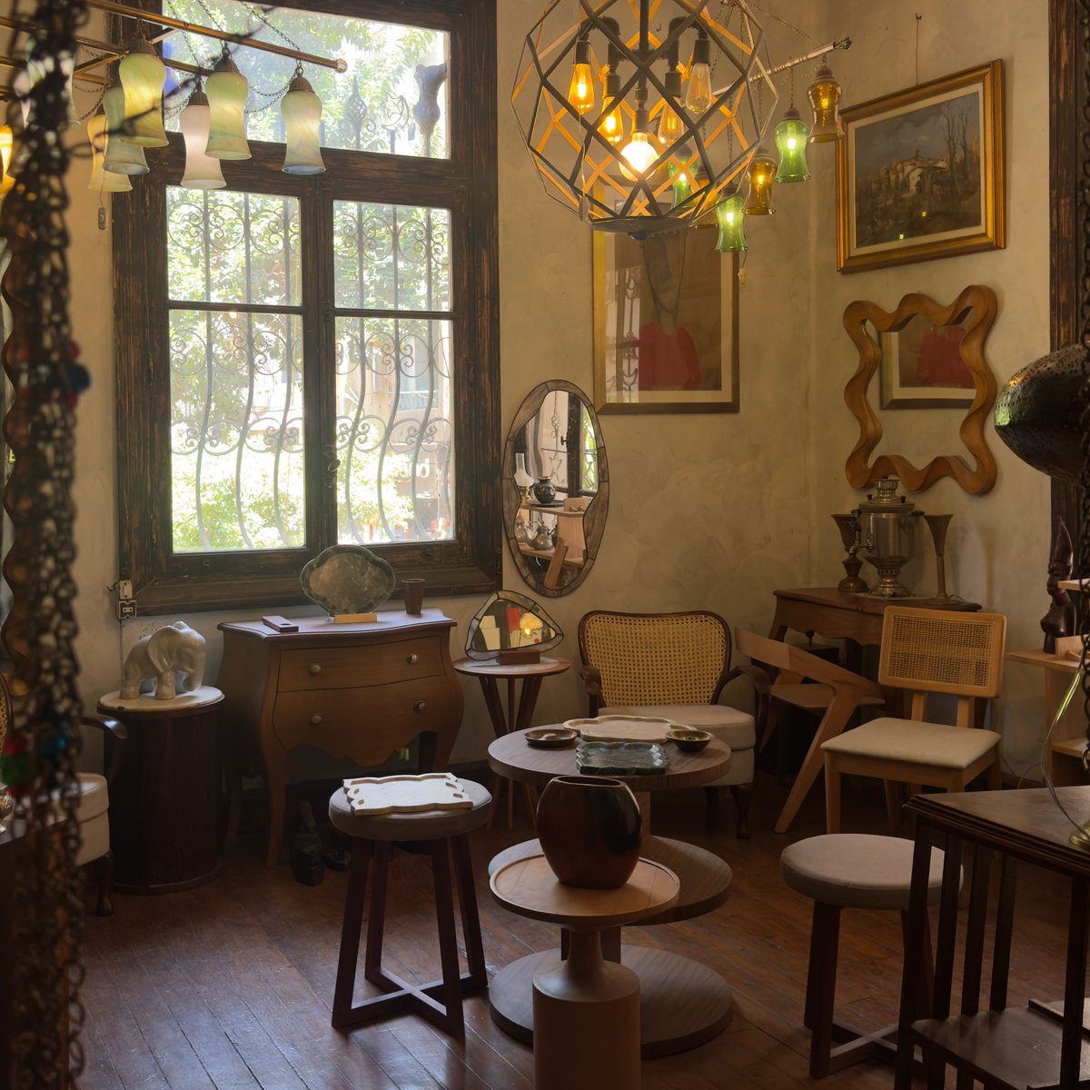 FGAL_'s tweet photo. Hole in the wall cafe https://t.co/v7cUss39Xy