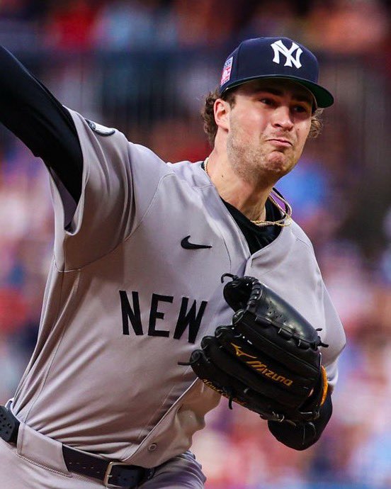 eyyankees's tweet photo. DIAMONDS STILL SHINE. 

BIG GAME CAM. YOU BADASS. https://t.co/A3T91EPyhl