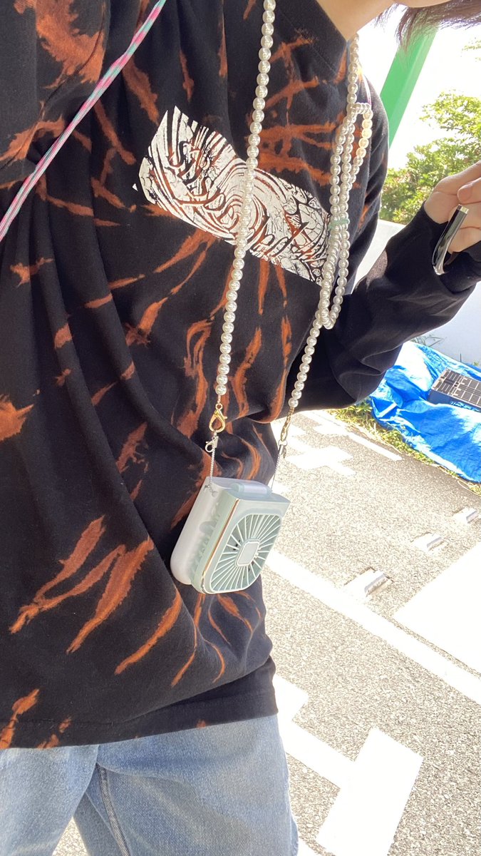しい tweet media