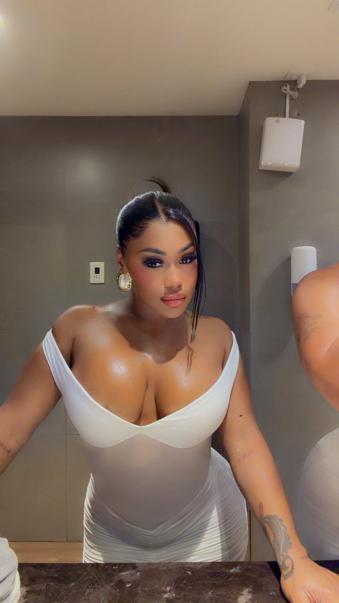 Lira_Galore_'s tweet photo. My momma served me , wowww! https://t.co/fUGZqw1G5S