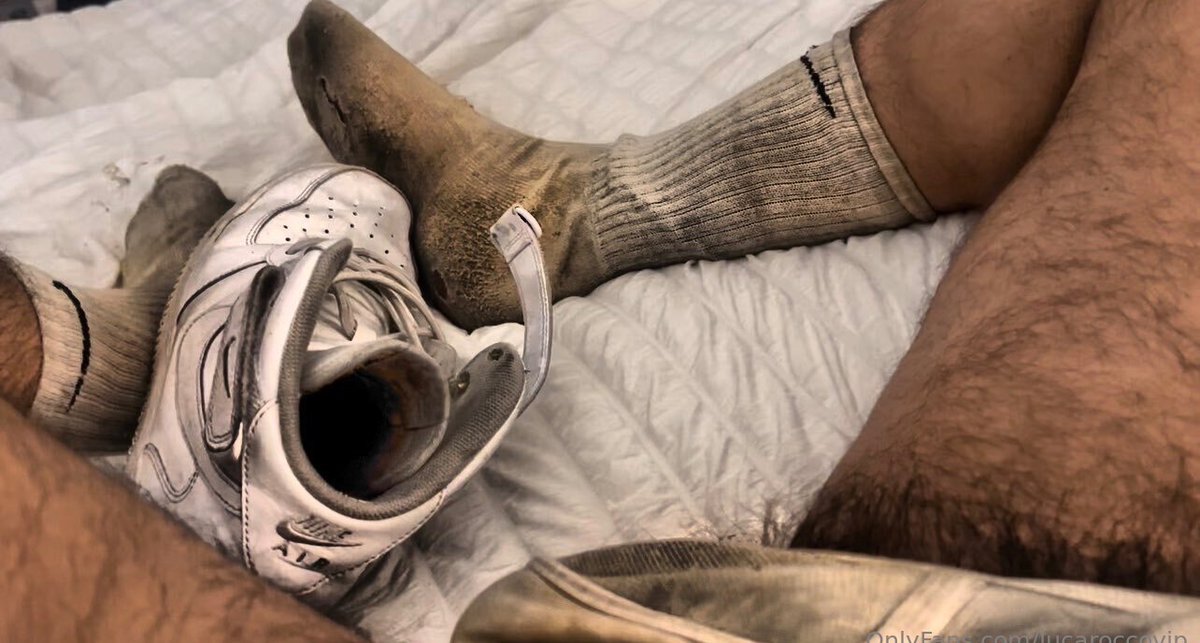 LucaRocco07's tweet photo. Warm, musky, and nasty from days of sweat. It’s the kind of smell that breaks boys.

#SockStink #AlphaFeet #FootFetish #SweatySocks #GayKink #Humiliat https://t.co/ht3G2AM9CQ