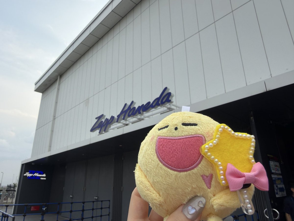 erimusubon's tweet photo. ♫いちばんの私を〜見て〜⚜️
夢のような景色で沢山目があって、暗転した時の表情とかまで見れて本当に幸せすぎた♡緊張してたけど周りの方が優しくてお話できて楽しかったです😭
rescue終わり暗転での舌ぺろにズッキュン😇💘
@airimania 
#鈴木愛理 
#あいりまにあ
#バイアスバイアス https://t.co/EQaFEL05Wm