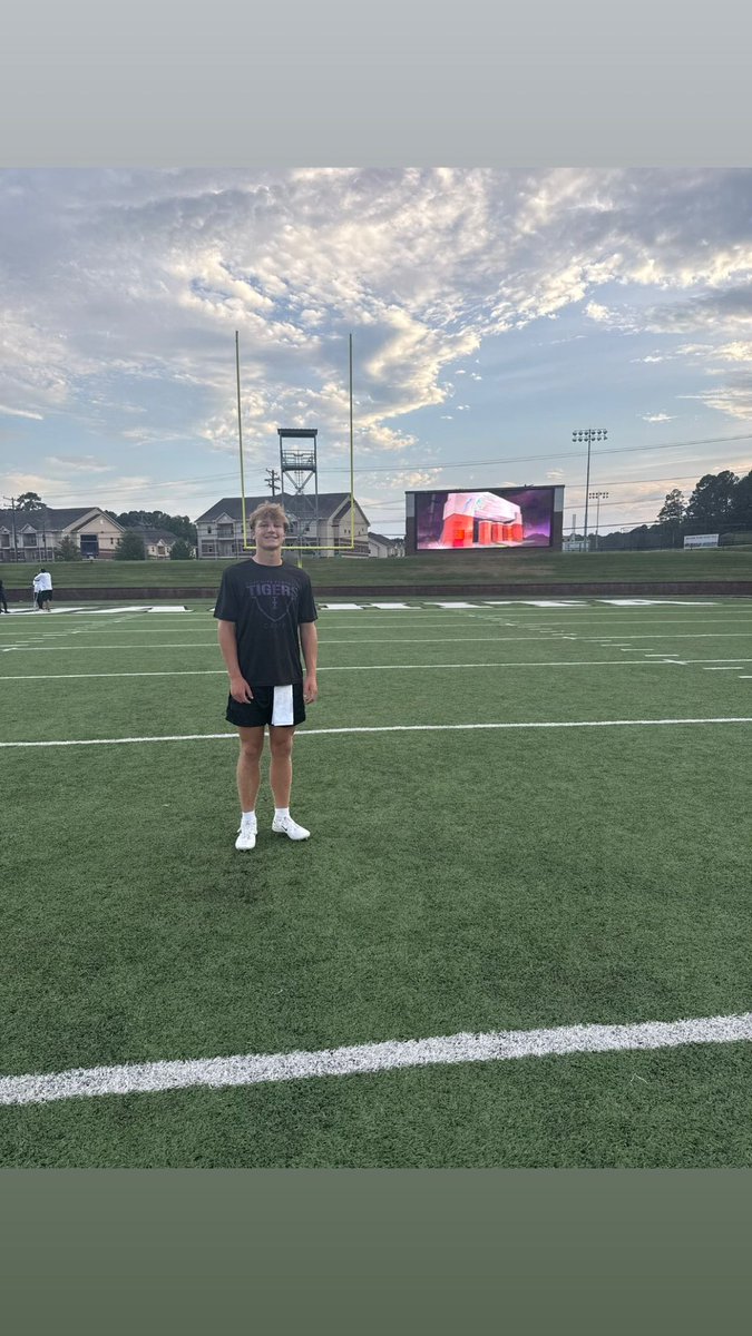 maclanesmith3's tweet photo. Thank you @OuachitaFB for a great camp and thank you to Coach @derbytd for the Game Day invite October 10th!! https://t.co/CZSp76fiFj