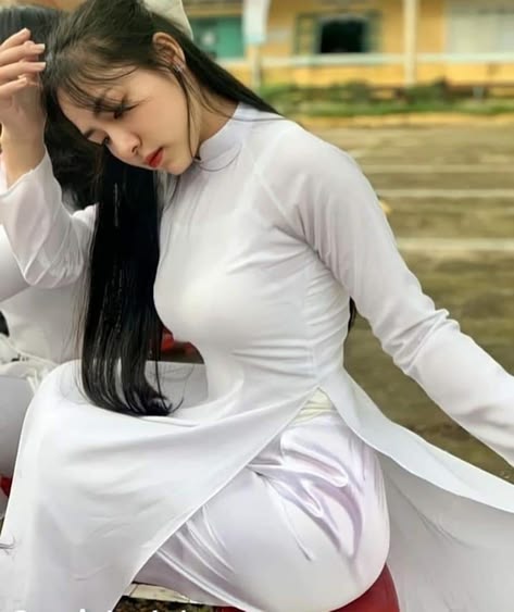 1994_oscar's tweet photo. Flowing white and timeless grace celebrating the ao dai, where tradition meets modern chic
nrd https://t.co/Shd9CkUYL2
