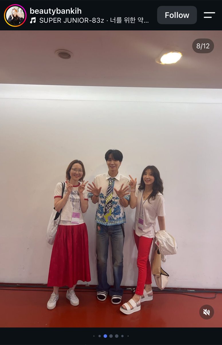 brie2910's tweet photo. Wait Leeteuk wearing batik?? 🤩🤩

Waw this 83z’s concert is too Indonesia more than I am 🤣🤣 https://t.co/6GF1yb14py