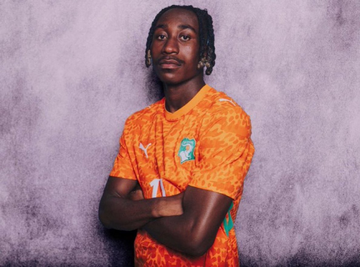 Madri33d's tweet photo. Vinicius is locked in on the LW position I don’t understand why Madrid fans think we are signing diamonde to replace Vini when we don’t even a proper RW, which is diomande’s primary position. https://t.co/EjMeKNDCFq