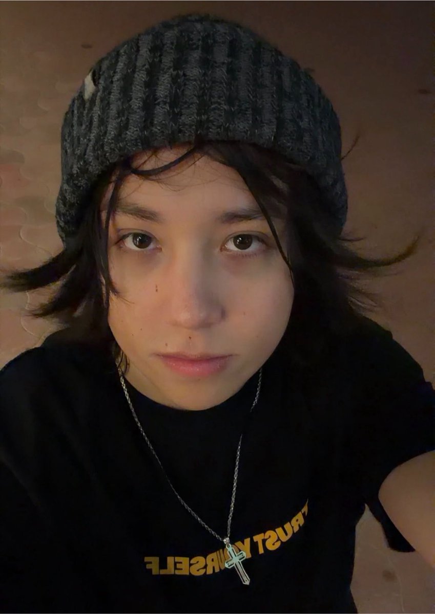 kwakitee's tweet photo. soy yo o quackity tiene una belleza femenina pero también masculina osea es como si un hombre y una mujer hubieran tenido un hijo https://t.co/P0ITjSsQDL