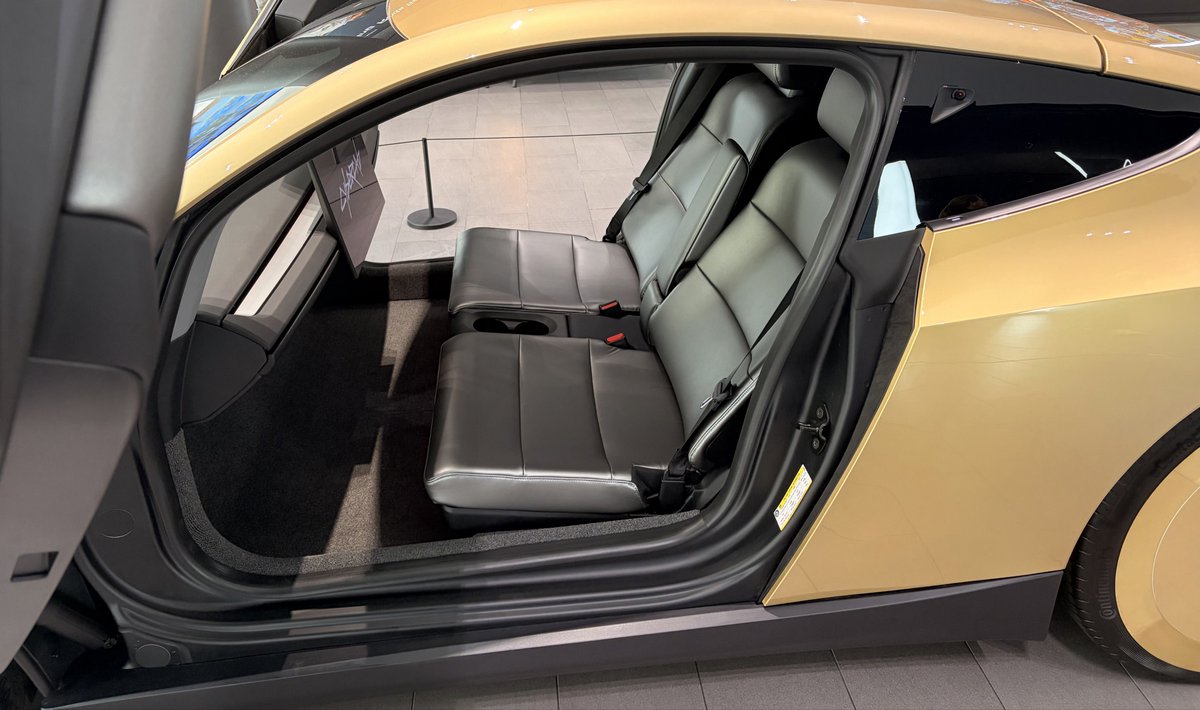 TechDrewX's tweet photo. Had a great time at Tesla’s newly renovated Santana Row showroom today! The place was packed with people experiencing the brand new Modle Y L for the first time, myself included! The middle row captains chairs feel great with plenty of room to enjoy a road trip even for a full sized adult like myself. My 9 year old son had tons of room in the 3rd row and really appreciated that he had side pillar vents back there.

We got to see the Cybercab today too! 😍 What a machine!! We were not allowed to get inside, but the helpful staff answered all of my questions and were able to open  and close the trunk and doors too. Can’t wait to get one of those in my garage!