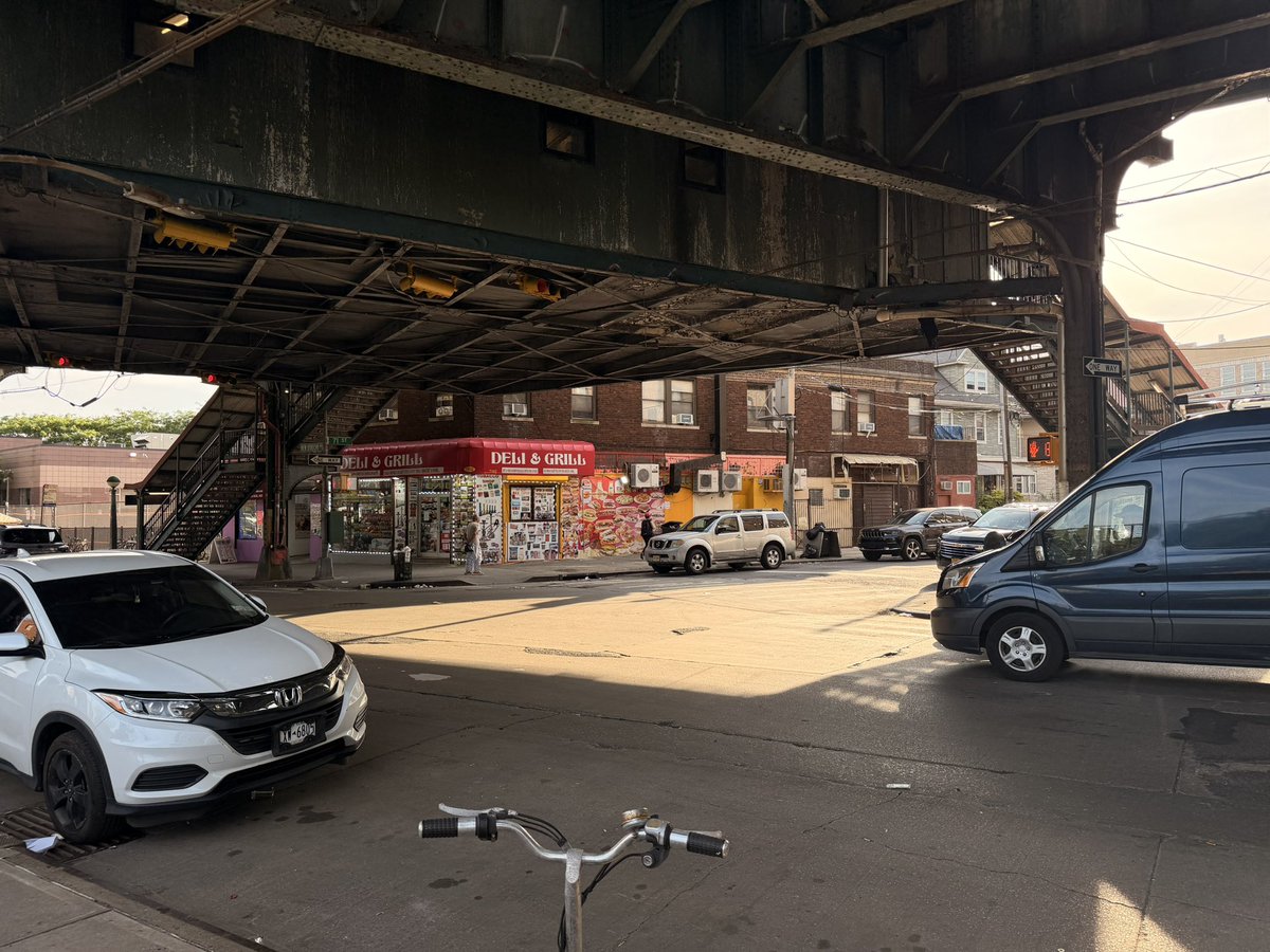 HarveyHBB's tweet photo. Brooklyn is the real night city https://t.co/itNsThacUN