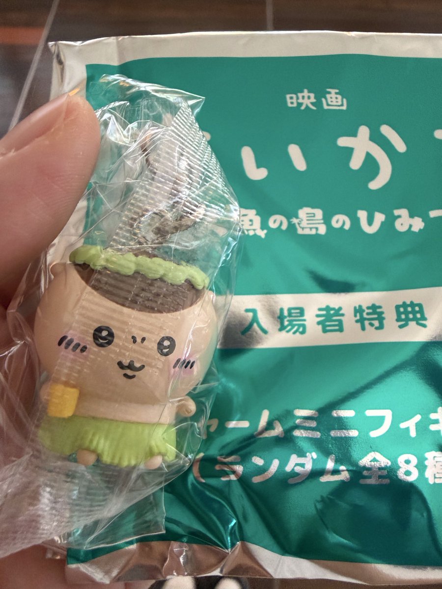 keshinyamu's tweet photo. 【交換】映画 ちいかわ 特典

【譲】くりまんじゅう

【求】うさぎ

2つともくりまんじゅうだったためうさぎ求めています！！
どなたかくりまんじゅう求めている方交換をよろしくお願いします🙇

都内手渡しのみで今は希望しております https://t.co/koABl9Cx1b