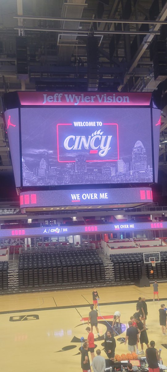 astromer2028's tweet photo. I had a great time at the university of Cincinnati elite camp and I want to thank coach Calhoun and his staff for a great time . https://t.co/ct9fPawDFZ