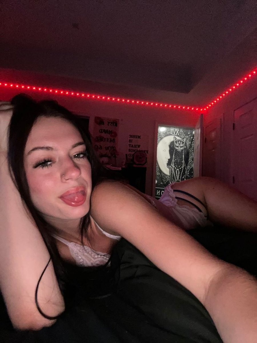 CalynnaGrit14's tweet photo. when u give him attitude and he replies with “ima handle you later” and he does https://t.co/1vacXNfhNb