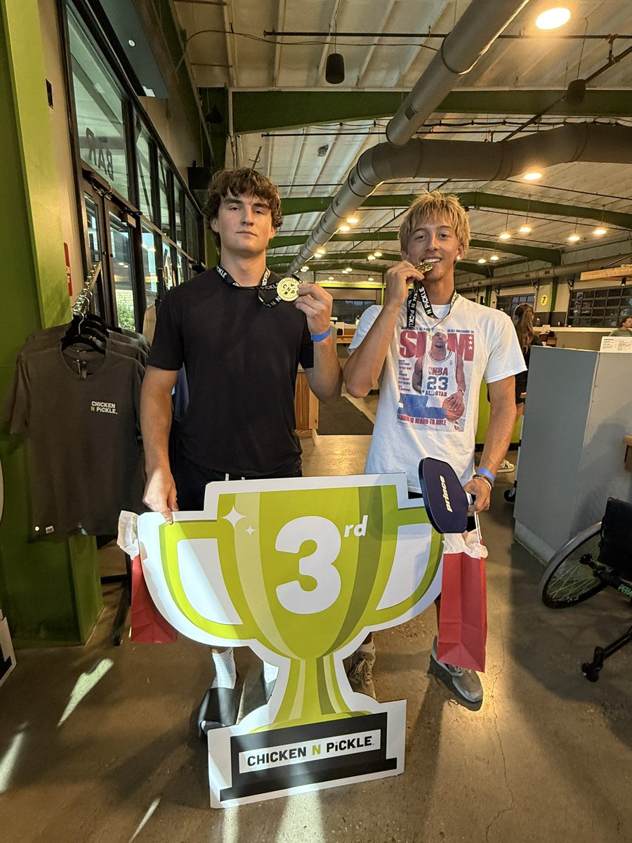 alleneaglesfb's tweet photo. 🦅SENIOR RETREAT SPOTLIGHT🦅

Congratulations to our @ChickenNPickle Ball 🏓 Winners 

🥇@Jake_Morales65 @AlexTinsman2027 
🥈@atxjeremiah27 @EliGlenn27 
🥉Ben Lippert @MarleyPrice03

A Powerful day filled with love, joy and laughter. A brotherhood experience like no other! 🅰️🆙🦅 https://t.co/EZQ0yQqtDK