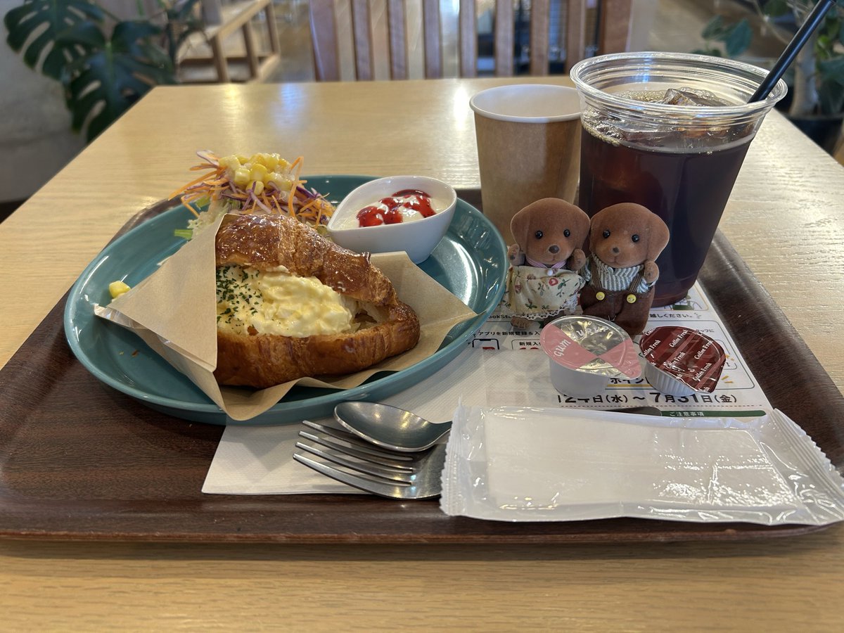 s40mi93's tweet photo. モーニングセットを頼みました♪
これから購入したマンガを読みながらまったりしたいと思います。 https://t.co/ZuCa0eZ94G
