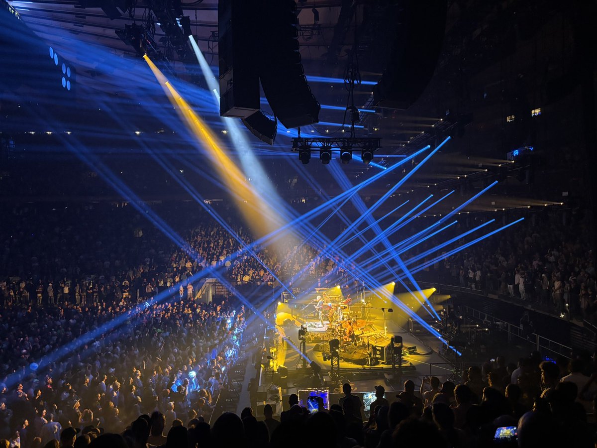 TheRealGWAL's tweet photo. Not much more to say than the setlist will show. Floored. One of the finest sets of Phish you can see. 

Machine Gun Trey is here. He brought the balls…and a little La Grange. https://t.co/4AdmGdzHaQ