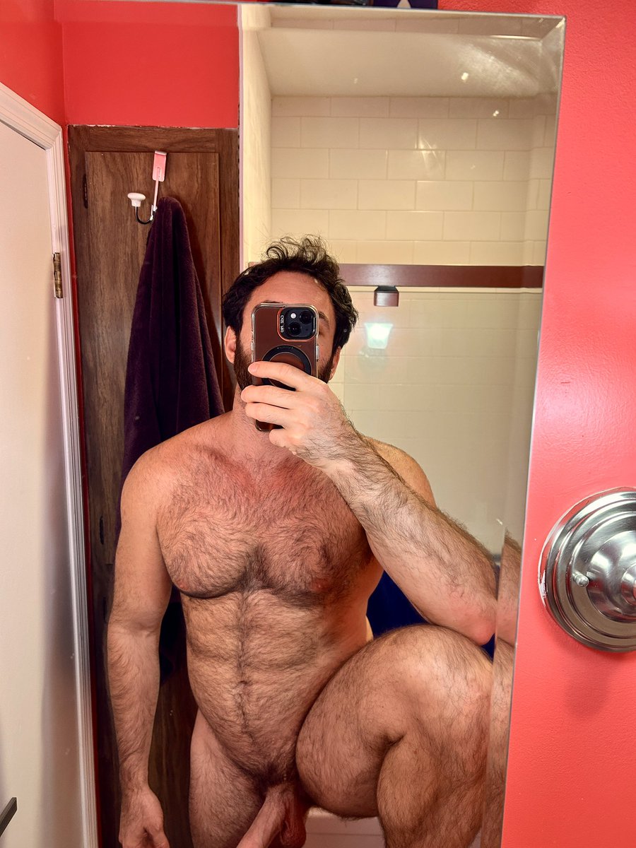 bennybravox's tweet photo. Shower time https://t.co/P7AW2zKs2R