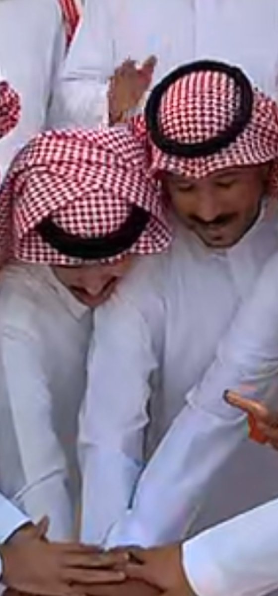 AA021232830161's tweet photo. #دخيل_الله_الحارثي  يابوي ياتاج راسي جعلك من طويلين الاعمار 

الصوره تجسد معاني الحب والفخر والاعتزاز تفوز بأجمل لقطه الله لايفرقكم  @maid1515  @d7iil0 https://t.co/yIP82QvEmA