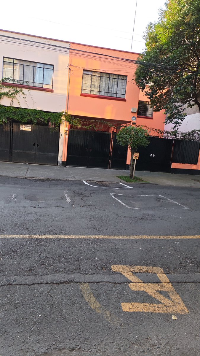 kaitnaju's tweet photo. @BJAlcaldia @AccionesBJ @SSC_CDMX @supercivicosmx @telediario @IsabelJunco
@daaannnooo SOCAVÓN EN FORMACION
DESDE ABRIL SE HA REPORTADO Y CADA VEZ ES MAS PROFUNDO Y SE HAN IDO FORMANDO MÁS BACHES https://t.co/JRNy0Bf0kN
