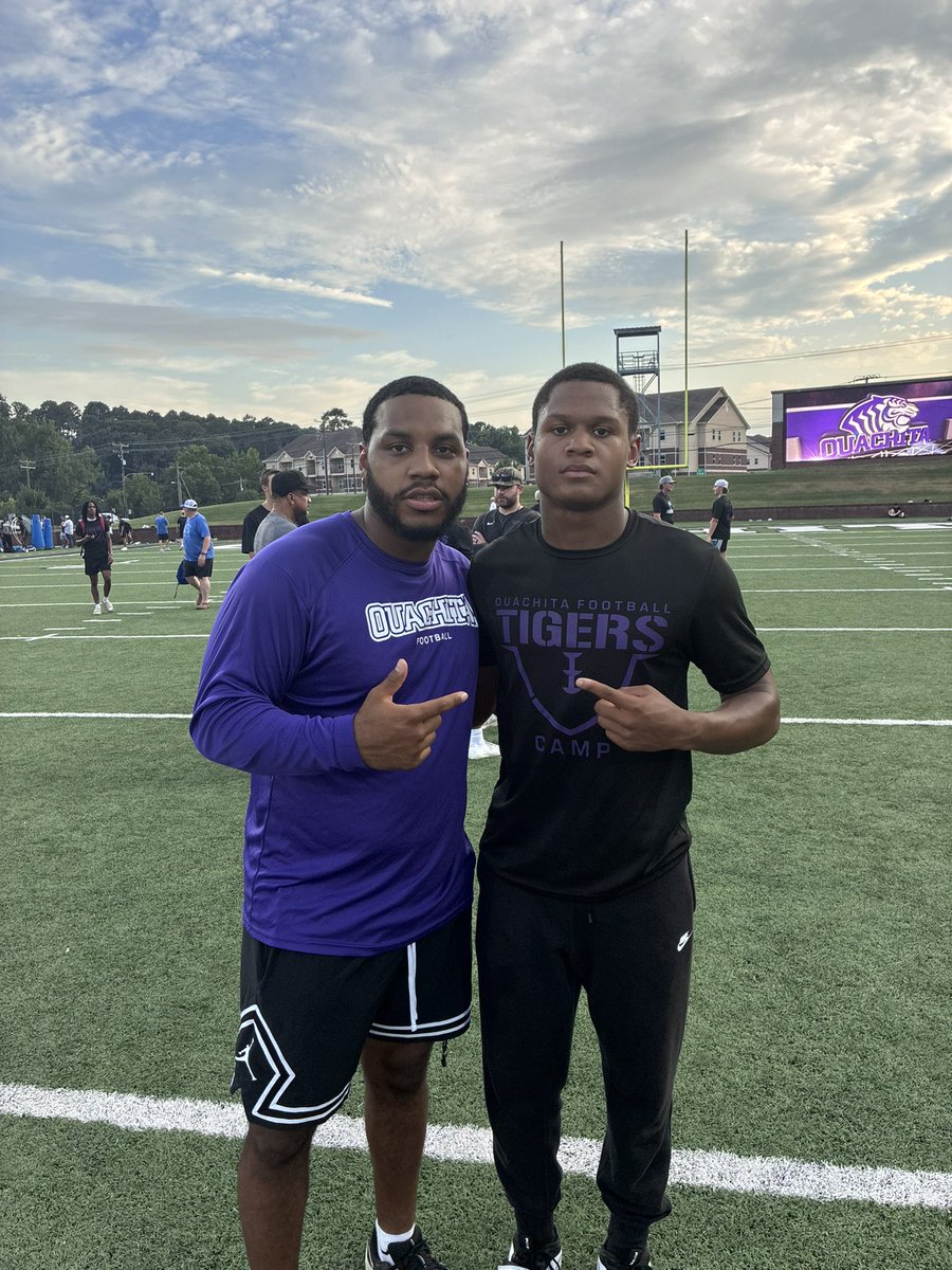 7Tavariushard's tweet photo. Had a great day at the
@OuachitaFB camp was very blessed and thankful learning from @MarcAnthony_30 #lockdown #DIFMAPโผ๏ธ https://t.co/W7yu6Z0xFU