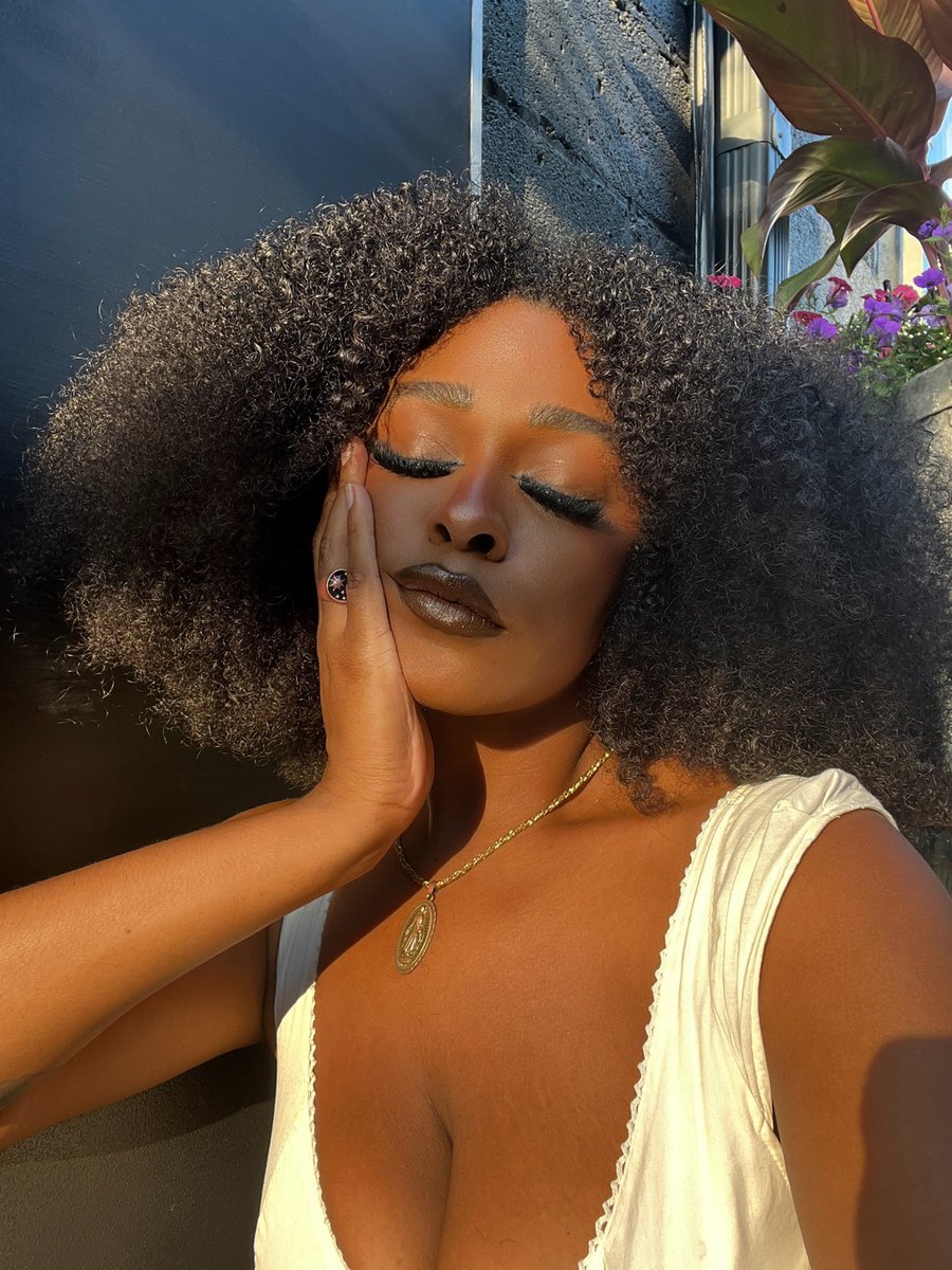 beautoro2's tweet photo. me and the sun is one of my fav combos <333 https://t.co/ZM7ZrLzY9I