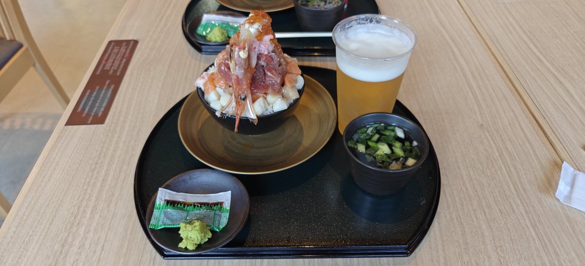 deculture0328's tweet photo. 豊洲市場なう！
朝からビール最高🍺ε=(´∀｀*) https://t.co/pGxKcbakYk