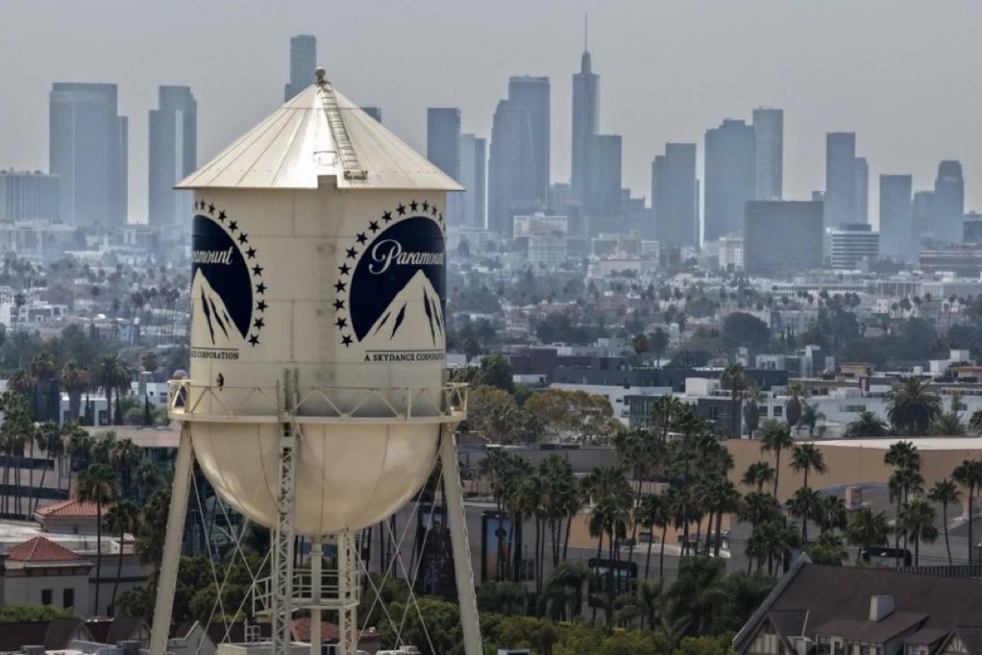 AlertaNews24's tweet photo. 🎞️ | Paramount acordó retrasar su fusión con Warner Bros. Discovery mientras un juez considera una demanda destinada a bloquear el acuerdo. https://t.co/JQlULgVt93