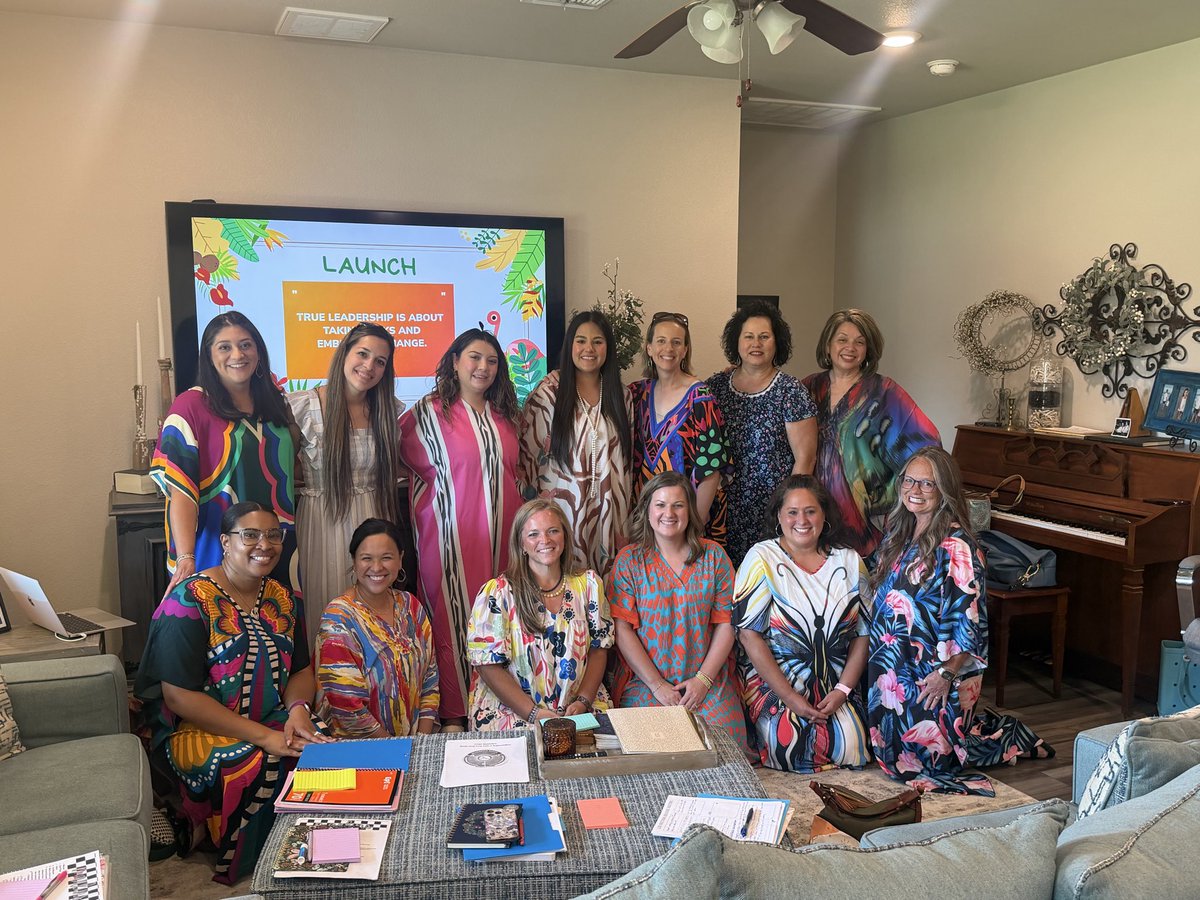itsMoDrake's tweet photo. What a blast discussing our upcoming 2026-2027 with a beautiful group of ladies! @CCISD  @es_luther #MuumuuLeadershipRetreat https://t.co/8i3qjd6e36