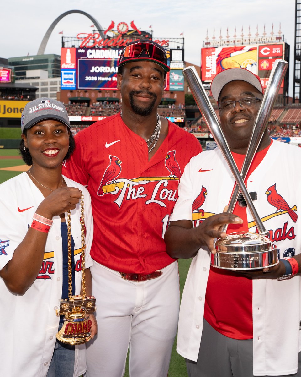 Cardinals's tweet photo. Hats off to the champ!

Jordan Walker was joined by his family on-field tonight to celebrate his Derby title! https://t.co/kYWttRVFKi
