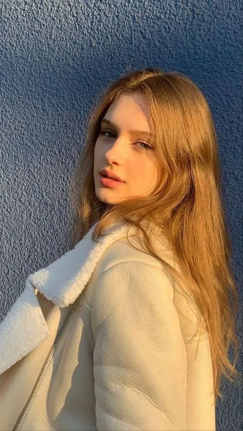sixtomejia1's tweet photo. Golden hour glow and a cozy shearling coatstreet style at its finest
EcVm https://t.co/yKJNALouLS