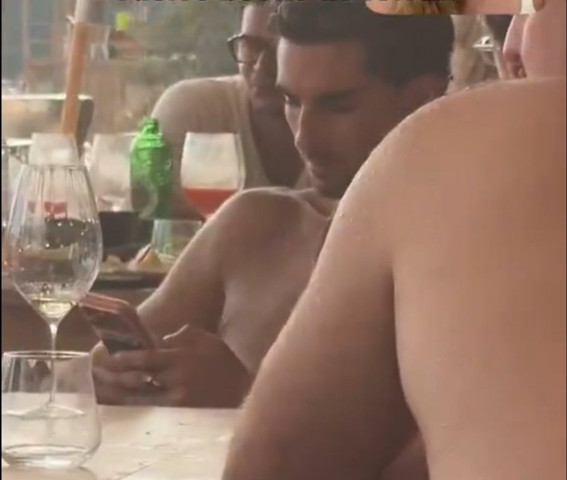 illil48's tweet photo. Oops Ferran’s chat with Pedri got leaked 😭 https://t.co/rUaZdAM5dQ