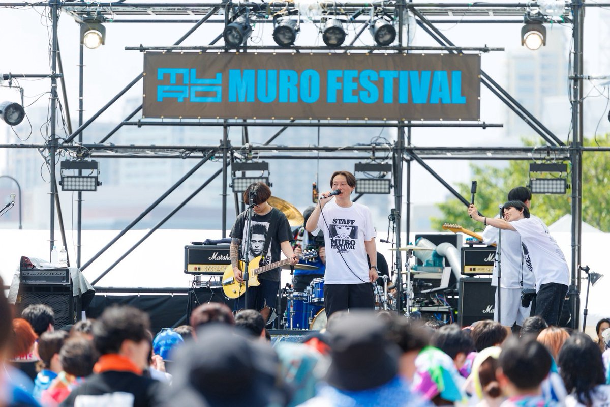 murofes's tweet photo. 【 #murofes 2026レポ】  

ついにこの日がやってきた‼
ムロフェス2026、今年もムロさんの挨拶でスタート🔥
最高の景色をみんなで作っていきましょう！
ラストまで全力でぶち上がっていくぞ！！

#ムロフェス https://t.co/t4Dd83cd8Y