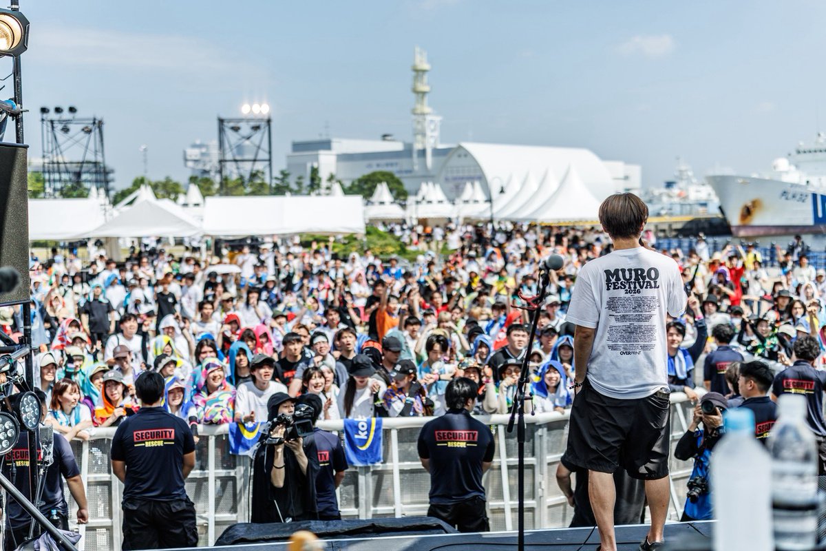 murofes's tweet photo. 【 #murofes 2026レポ】  

ついにこの日がやってきた‼
ムロフェス2026、今年もムロさんの挨拶でスタート🔥
最高の景色をみんなで作っていきましょう！
ラストまで全力でぶち上がっていくぞ！！

#ムロフェス https://t.co/t4Dd83cd8Y